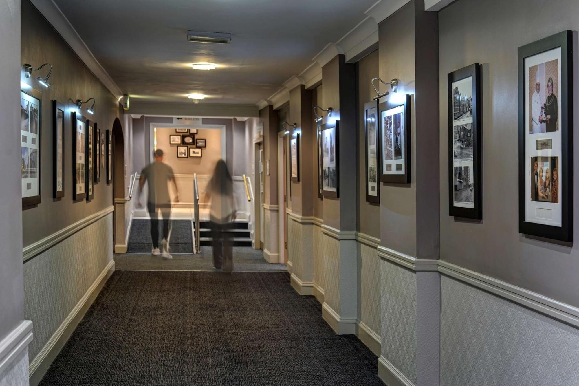 Cresta Court Hotel Altrincham Exterior foto