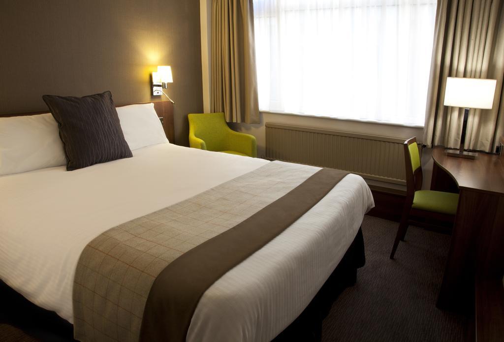 Cresta Court Hotel Altrincham Exterior foto